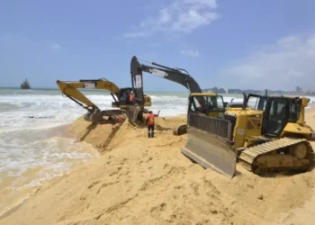 Obra de engorda em Ponta Negra é retomada após publicação de decreto de emergência