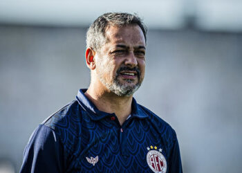 Marquinhos Santos não é mais técnico do América