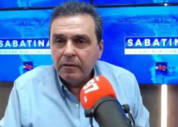 Carlos Eduardo promete ampliar vagas em creches e investir em educação integral