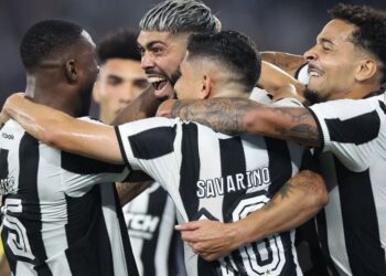 Libertadores: Botafogo atropela Peñarol e encaminha vaga na final