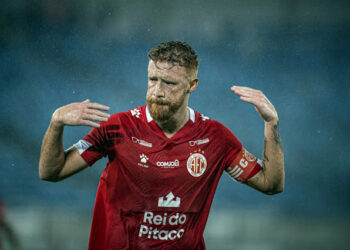 Souza fica no América até 2025