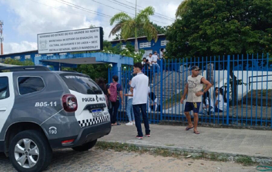 Jovem que invadiu escola armada e atirou em colega diz em bilhete que agiu sozinha