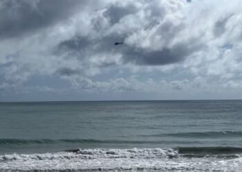 Adolescente de 14 anos desaparece em praia de Natal e bombeiros fazem buscas