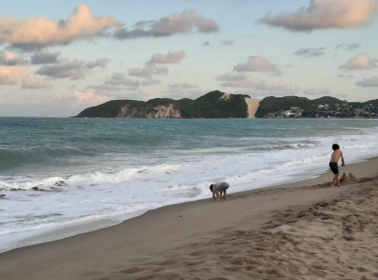 Dez trechos estão impróprios para o banho em praias do RN neste fim de semana, aponta Idema