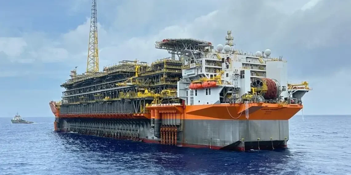 Maior plataforma de petróleo do Brasil inicia operação no pré-sal