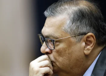 Dino aprova plano do Congresso e libera pagamento de emendas