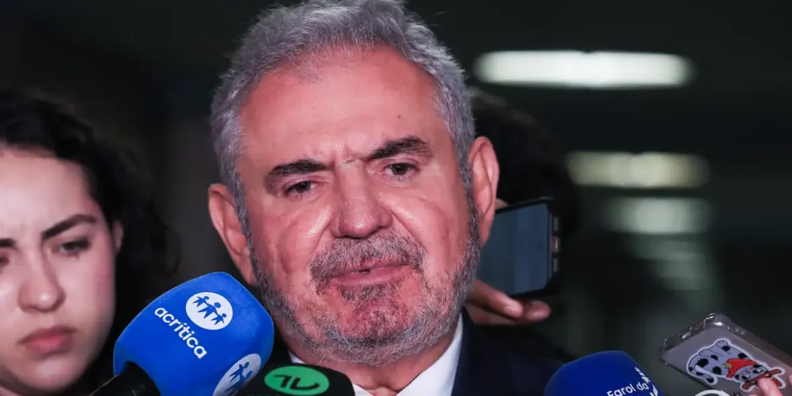 Relator do Orçamento 2025 projeta superávit primário de R$ 15 bilhões