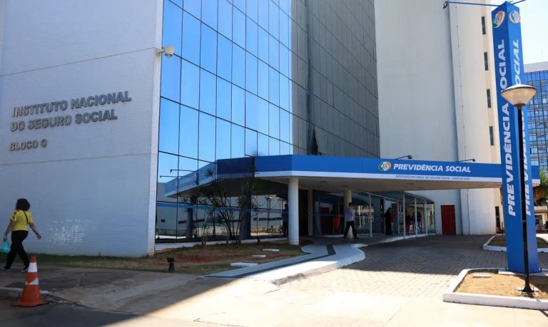 INSS: 13º antecipado para aposentados injetará R$ 73,3 bilhões na economia; veja calendário