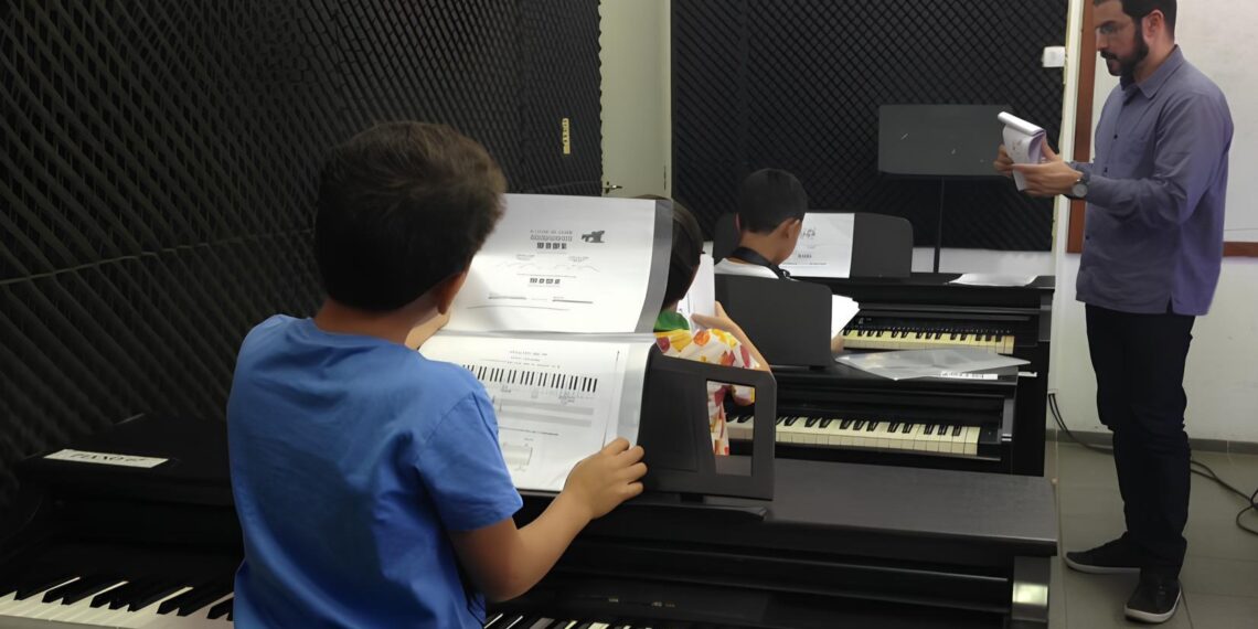 Projeto Jovens Pianistas promove formação musical de crianças e adolescentes na EMUFRN