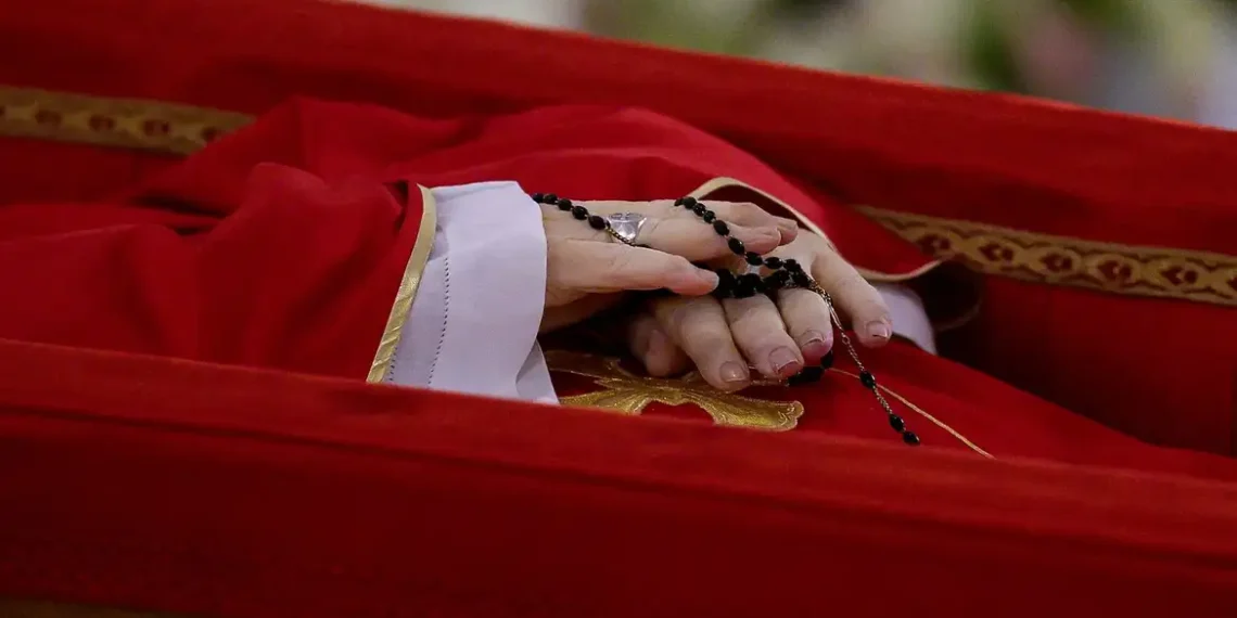 Papa Francisco: velório é aberto ao público no Vaticano