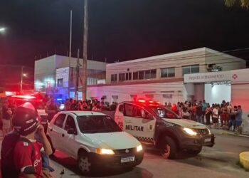 Vendedor de milho é assassinado a tiros em frente a hospital; crianças são atingidas por estilhaços de bala