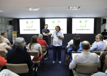Governadora anuncia investimento em escolas e confirma segunda etapa de restauração de estradas