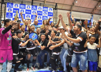 Teu Pai festeja a conquista da 8ª Copa Dr. Ruy Pereira de Futsal