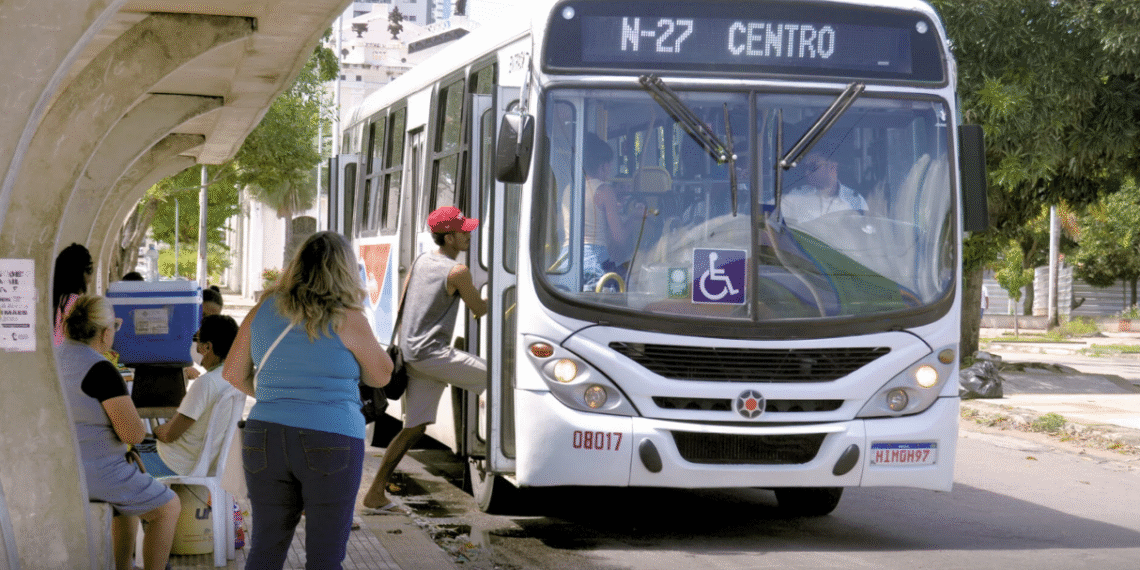 Motoristas de ônibus adiam decisão sobre a greve