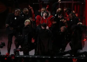 Lady Gaga supera Madonna e é a artista mulher com maior público da história