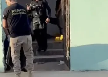 Jovem de 18 anos é morto com 32 tiros dentro de casa em Parnamirim