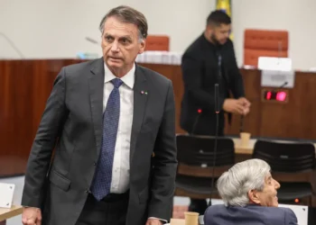Bolsonaro nega plano de golpe, pede desculpa ao STF e critica urnas