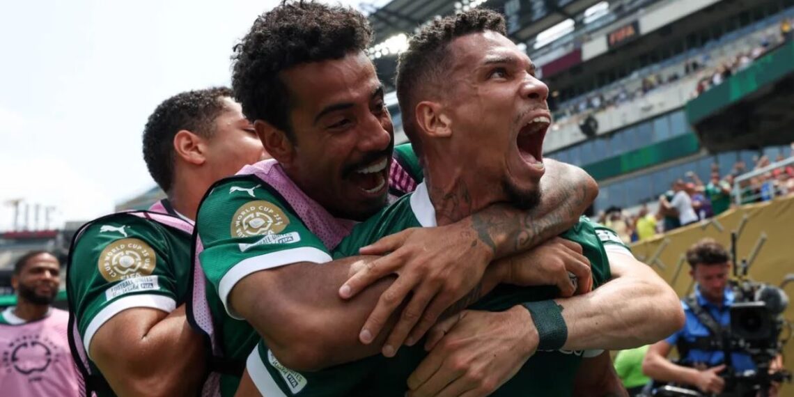 Paulinho brilha na prorrogação, e Palmeiras avança às quartas do Mundial