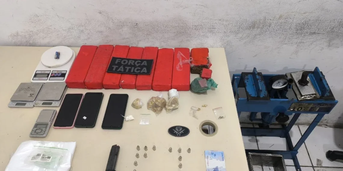 Polícia apreende grande quantidade de drogas, prensa hidráulica e munições na Zona Norte de Natal