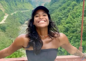 Morre brasileira que caiu em trilha de vulcão na Indonésia