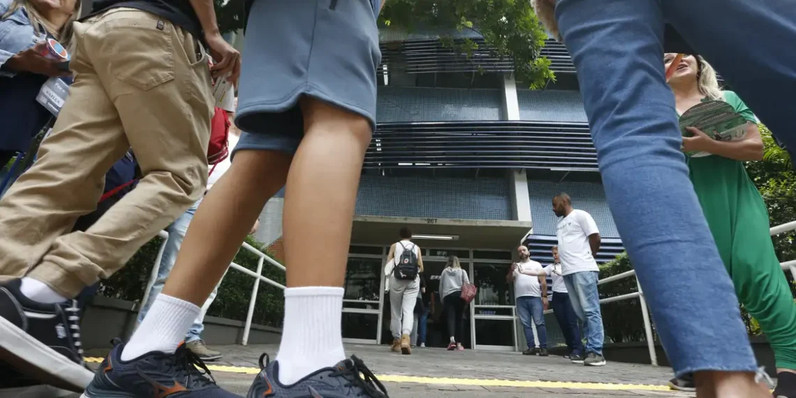 Prazo para pagar taxa de inscrição do Enem 2025 termina hoje