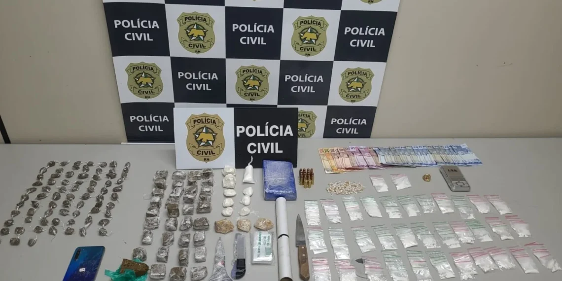 Polícia estoura ponto de tráfico de drogas no Conjunto Morada da Fé, em Macaíba