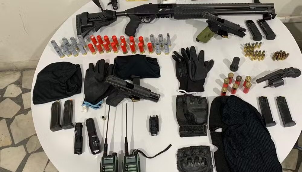 Policiais militares do Ceará são presos suspeitos de homicídio, roubo e disparos contra comércios e casas no RN