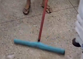 Acompanhantes de pacientes fazem faxina em hospital do RN durante greve de servidores terceirizados