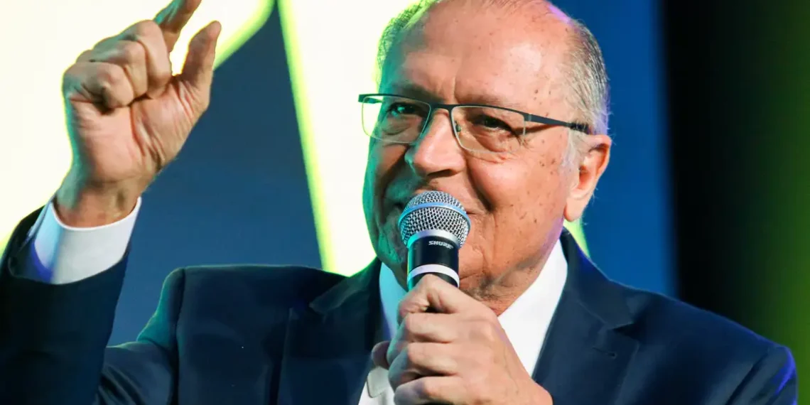 Brasil está conversando “com reserva” com Estados Unidos, diz Alckmin
