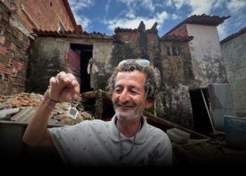 Vendedor ambulante da Zona Norte de Natal vive em condições precárias e terá sua casa transformada pelo projeto ReforAMAR Acessível