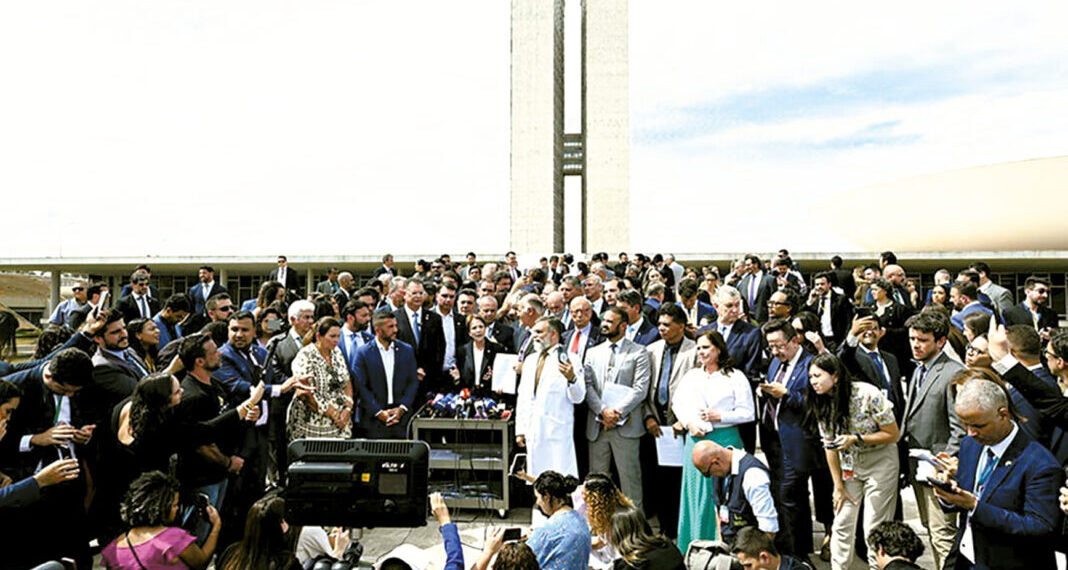 Oposição trava votações, pede anistia geral e impeachment