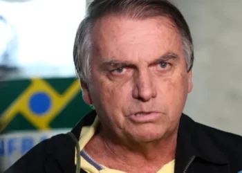 Bolsonaro vai ao hospital após duas semanas em prisão domiciliar