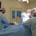 Cirurgia para reconstrução facial de mulher espancada por ex-jogador ocorreu ‘com sucesso’, diz hospital