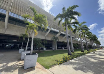 Voo saindo de Natal faz pouso de emergência e é cancelado devido à necessidade de manutenção