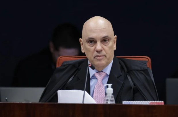 Moraes vota para condenar Bolsonaro e outros sete réus por plano de golpe
