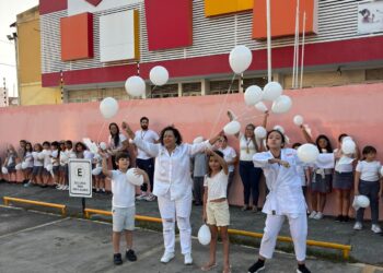 Colégio Teresa celebra Dia Internacional da Paz com abraço coletivo e atividades de reflexão