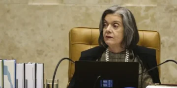 STF retoma julgamento de Bolsonaro às 14h com voto decisivo de Cármen Lúcia