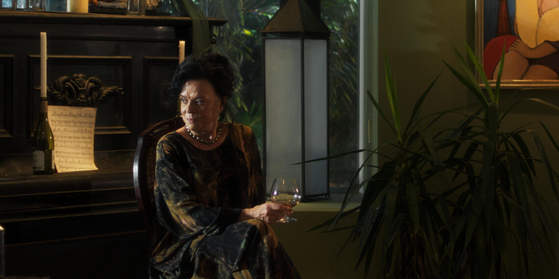 Hermila Guedes e Clarisse Abujamra falam sobre o fim do mundo em teaser de GRAVIDADE