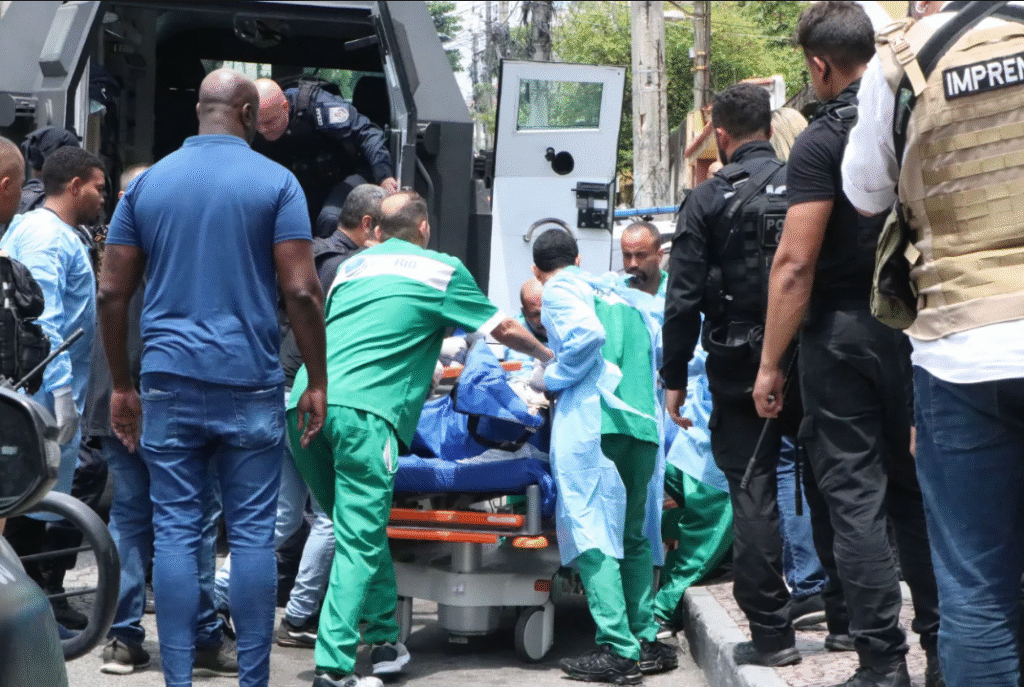 Baleados durante a Operação Contenção chegam ao Hospital nesta terça-feira, 28 de outubro - Foto: JOSE LUCENA/THENEWS2/ESTADÃO CONTEÚDO