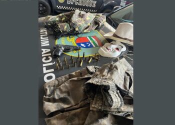 Operação em Mãe Luíza: Polícia encontra novo acampamento na mata e apreende simulacro e munições