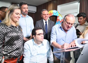 Prefeito Paulinho Freire sanciona leis que ampliam direitos e garantias às pessoas com deficiência