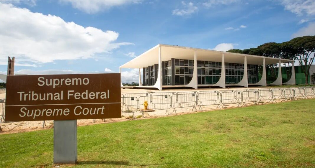 STF: Moraes e Dino votam para manter prisão preventiva de Bolsonaro