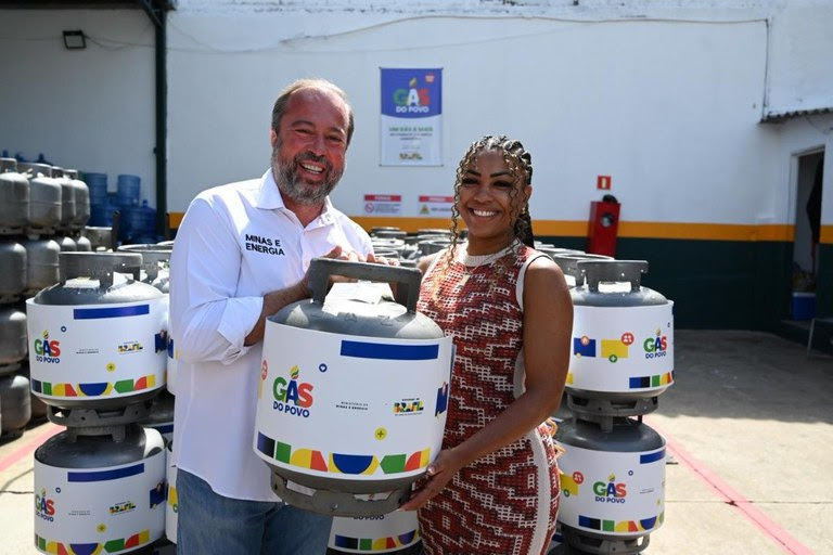 Gás do Povo: Governo do Brasil iniciou recarga gratuita de botijão para 1 milhão de famílias na segunda (24)