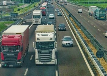 Caminhoneiros organizam greve nacional por melhores condições de trabalho