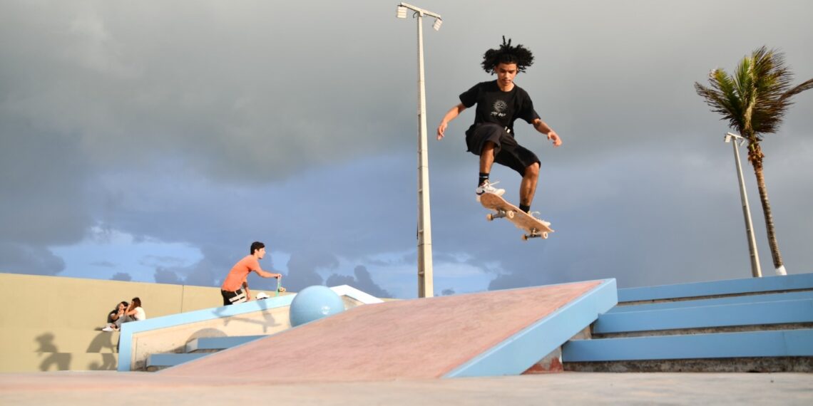 Skate Park na Praia do Meio é entregue após demanda histórica da população