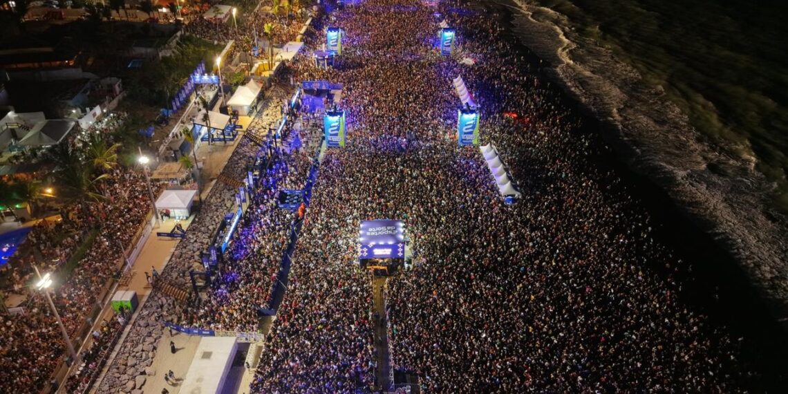 Natal em Natal reúne cerca de 100 mil pessoas na Orla de Ponta Negra