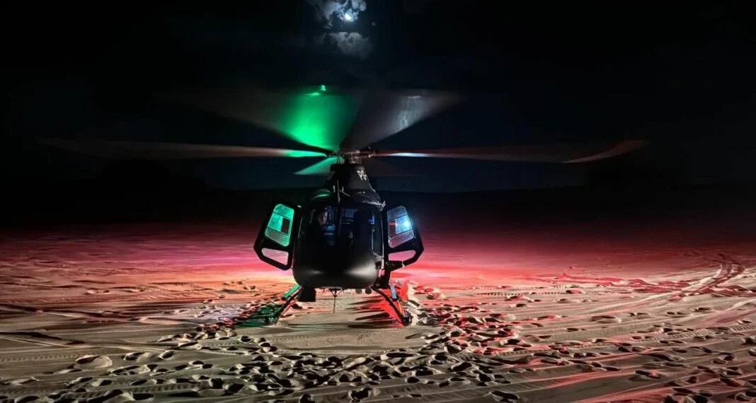 Helicóptero resgata mulher após capotamento em praia do litoral sul potiguar