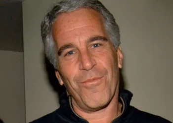 Documentos sobre Jeffrey Epstein citam tentativas de recrutamento de mulheres em Natal