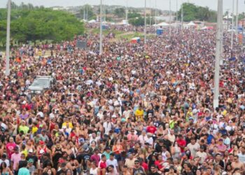 Abertura do Carnaval na Redinha reúne cerca de 120 mil pessoas na Zona Norte de Natal