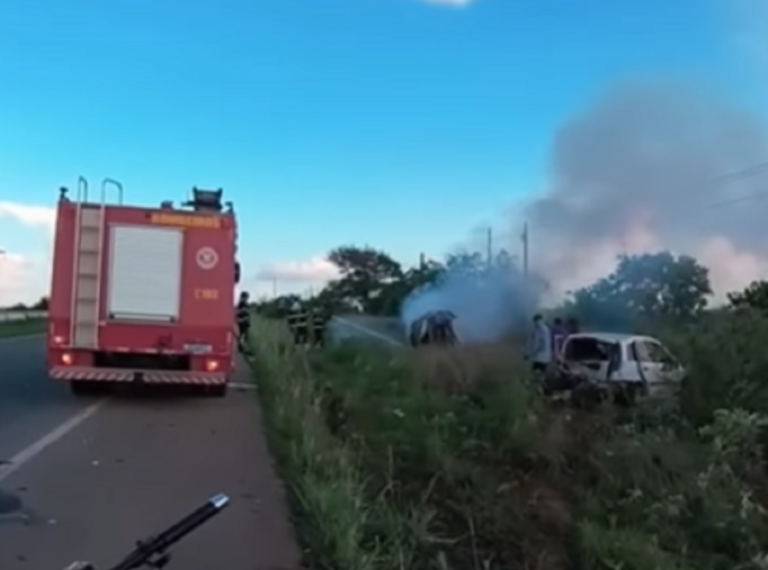 Atacante do ABC sofre acidente na BR-101 e escapa com ferimentos leves. Confira vídeo